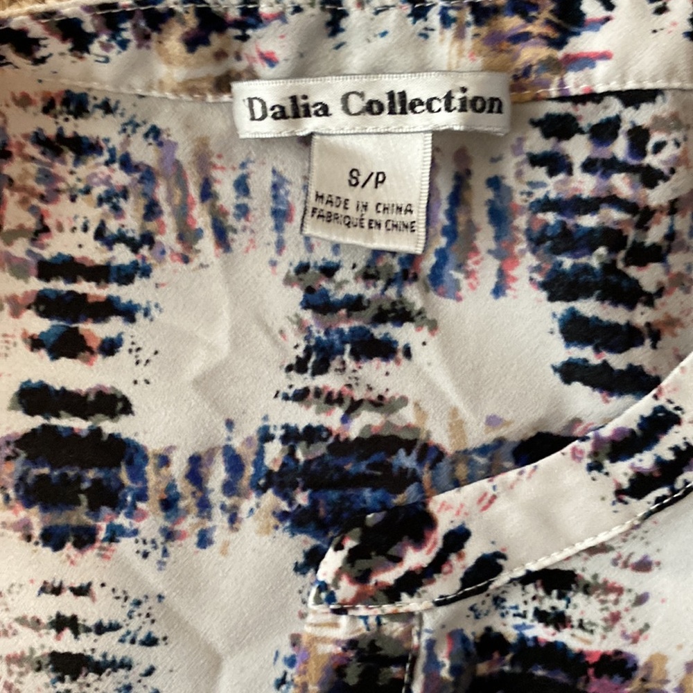 Dalia’s Collection Patterned Work Blouse - Picture 3 of 3